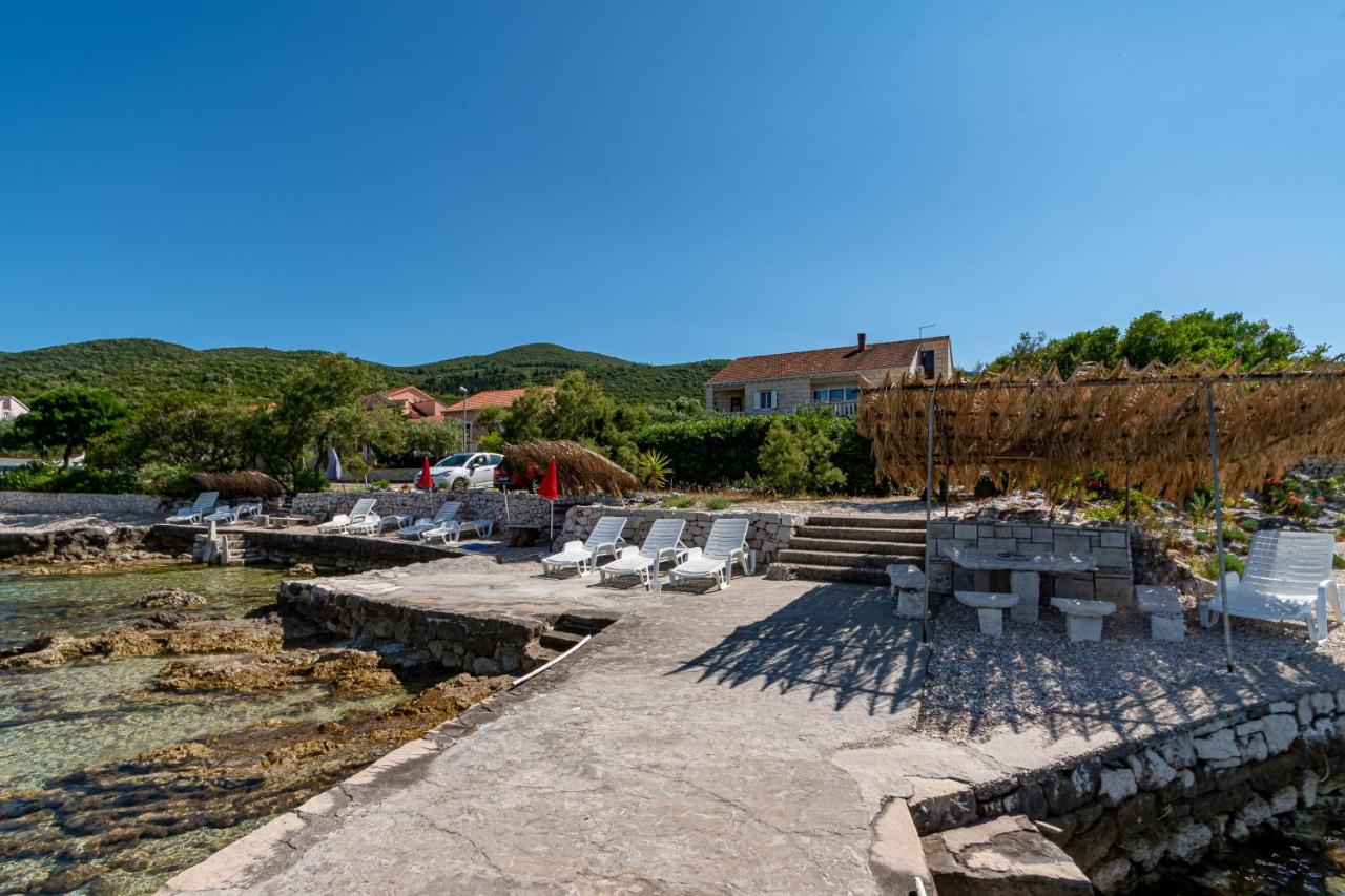 Apartments Mak Račišće Eksteriør bilde