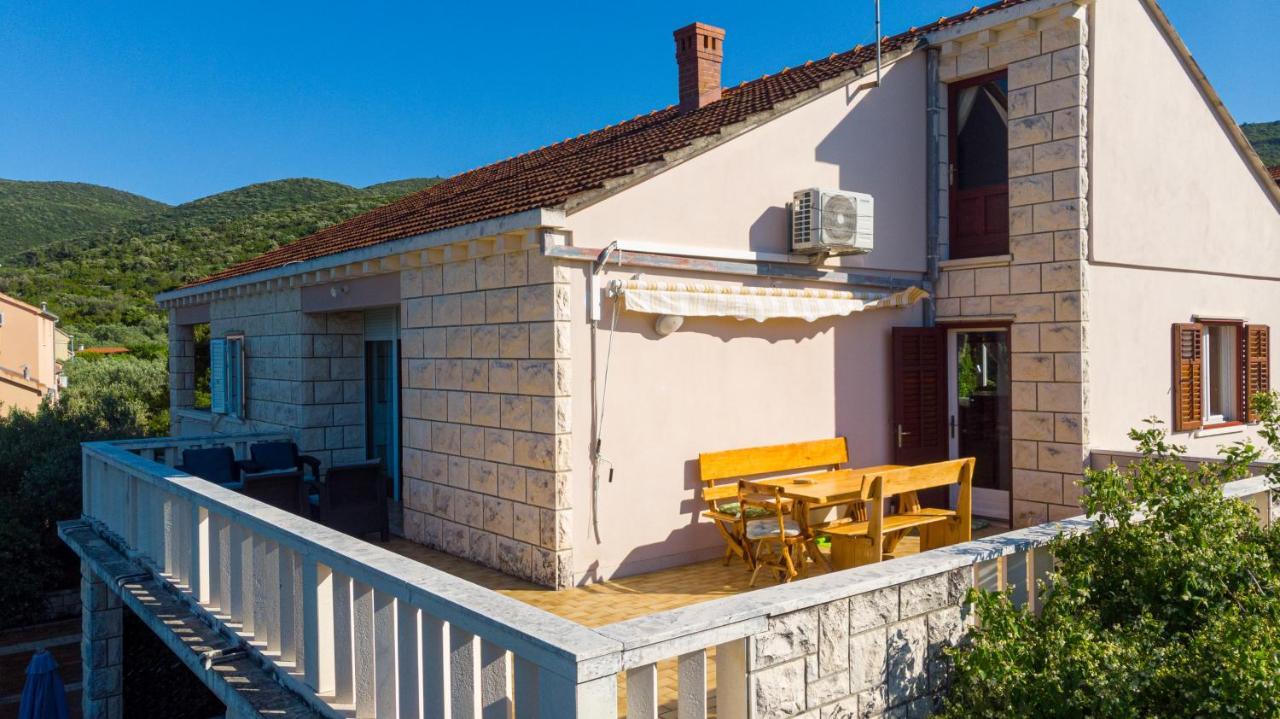 Apartments Mak Račišće Eksteriør bilde