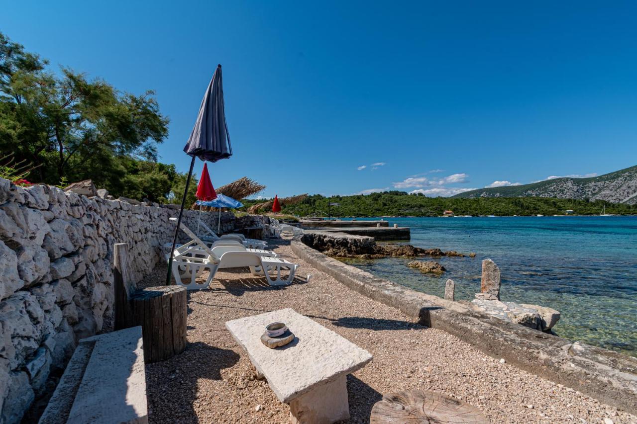 Apartments Mak Račišće Eksteriør bilde