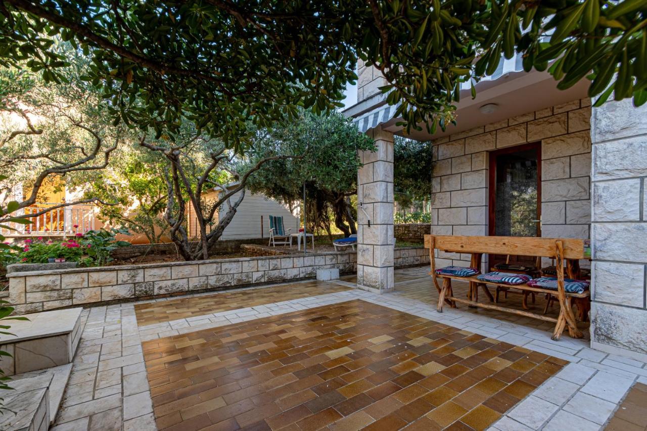 Apartments Mak Račišće Eksteriør bilde
