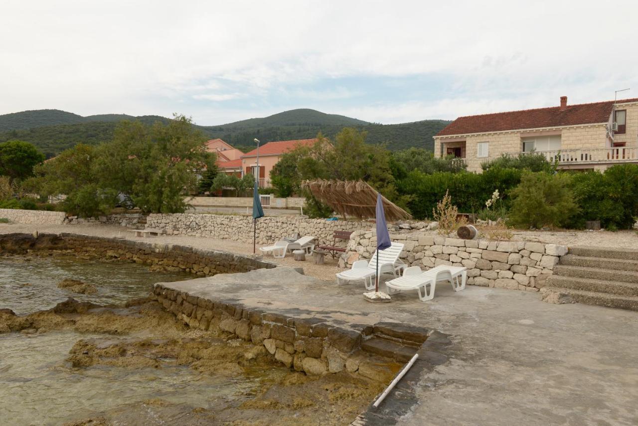 Apartments Mak Račišće Eksteriør bilde