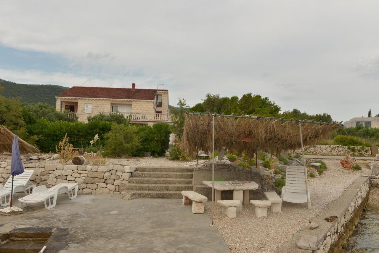 Apartments Mak Račišće Eksteriør bilde