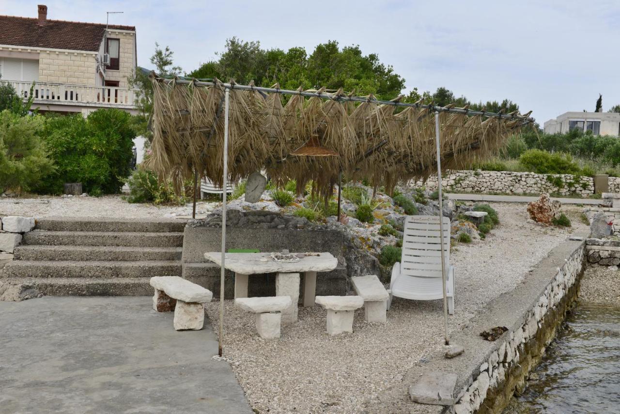 Apartments Mak Račišće Eksteriør bilde